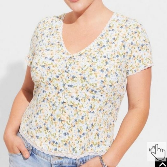Torrid Fitted Supersoft Rib V-Neck Lace Trim Button Crop Tee Ditsy Floral - Picture 1 of 11